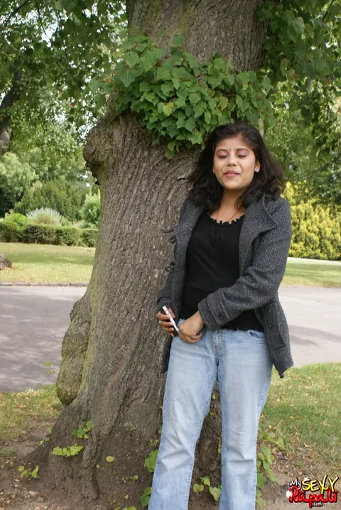 Indian Woman Undresses and Poses Naked – photo 2 of 15