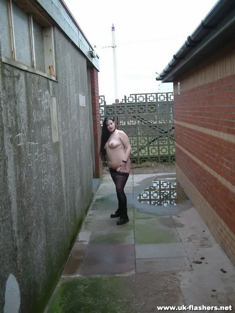 British BBW in Stockings Pisses in an Alley – photo 12 of 12