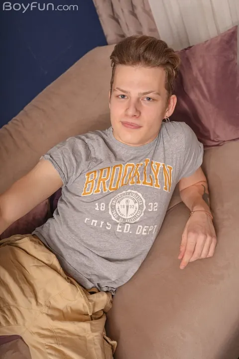 Guy Strips and Bends Over for Gay Sex – photo 1 of 21
