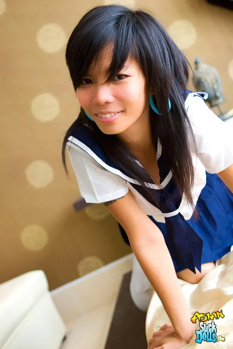 Slim Thai Strips Out of Her Uniform and Spreads – photo 5 of 21