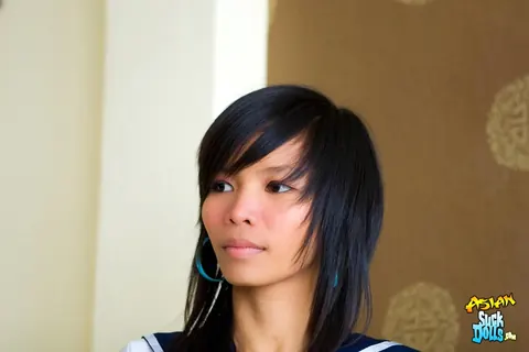 Slim Thai Strips Out of Her Uniform and Spreads – photo 11 of 21