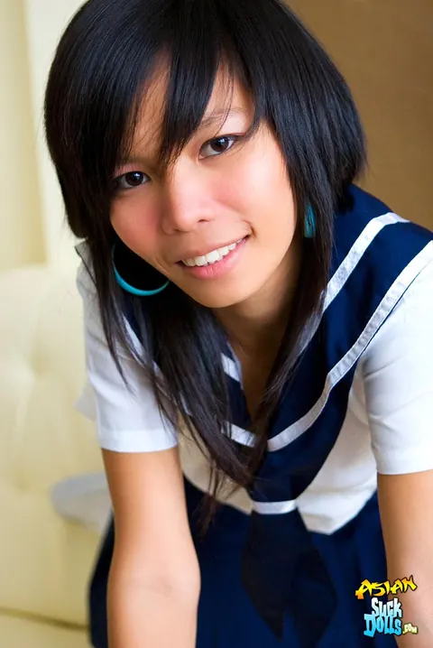 Slim Thai Strips Out of Her Uniform and Spreads – photo 9 of 21