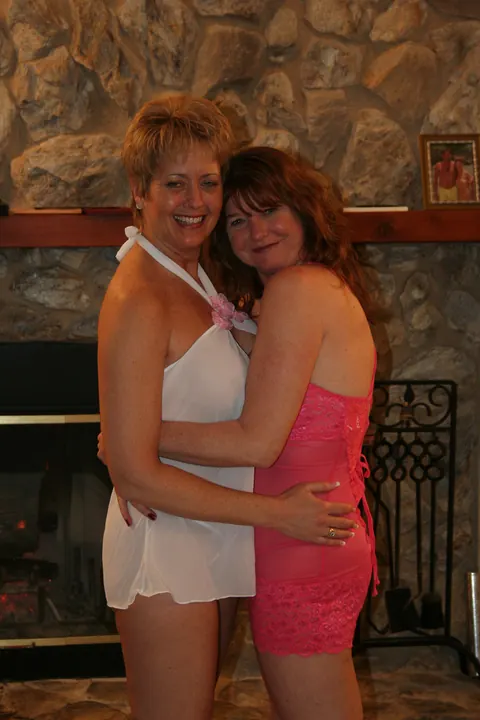 Dee Delmar & Tracy Lick: British MILFs Share a Cock in an Ffm Threesome – photo 1 of 20