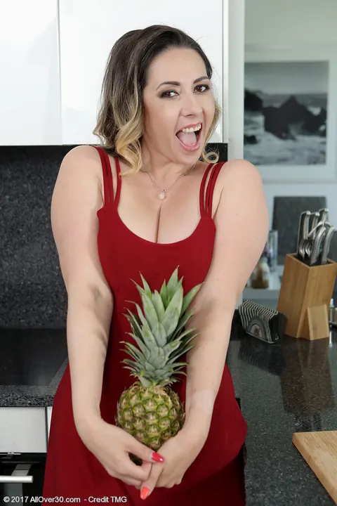 Daria Glower: Thick Czech MILF in the Kitchen Pulls Panties Aside and Spreads – photo 2 of 15