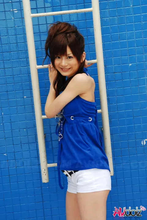 Anna Watanabe: Japanese Redhead Poses in Shorts and Heels Then Strips Nude – photo 12 of 15