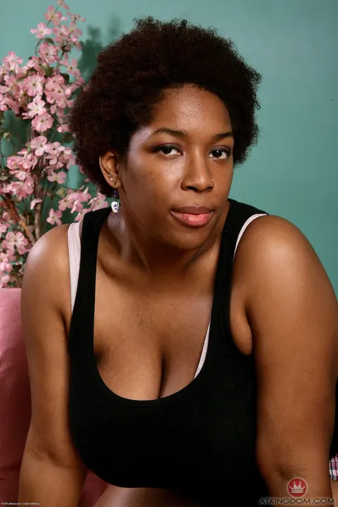 Ebony BBW Strips and Spreads Her Hairy Pussy – photo 4 of 20