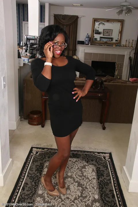 Ebony MILF in Glasses and Heels Strips and Spreads Her Legs – photo 2 of 15