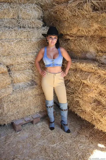 Amanda X – Thick Brunette MILF Rides Cowgirl in the Stable