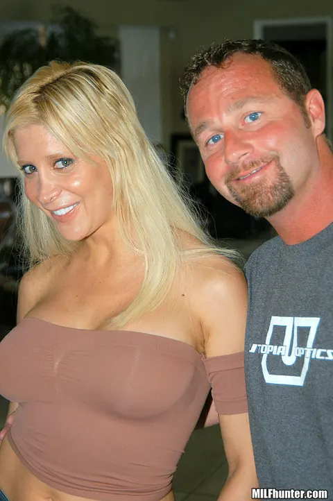 Thick MILF in Jeans Gives a Blowjob and Titjob Before Riding – photo 2 of 16