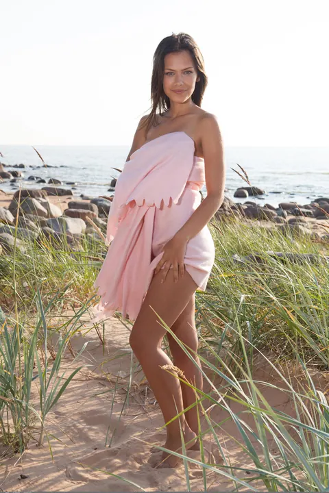Woman Undresses, Arches Back, and Poses Nude – photo 1 of 21