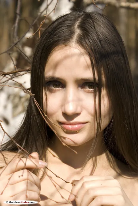 Tatielle: Slim Brunette Spreads Her Pussy in the Forest – photo 13 of 21