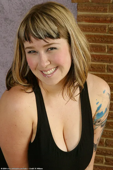 Busty Curvy Woman with Big Ass Spreads Her Hairy Pussy – photo 1 of 20