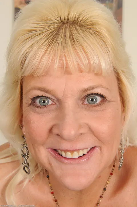 Sindy Silver: Curvy Blonde MILF Strips Out of Her White Lingerie – photo 16 of 21