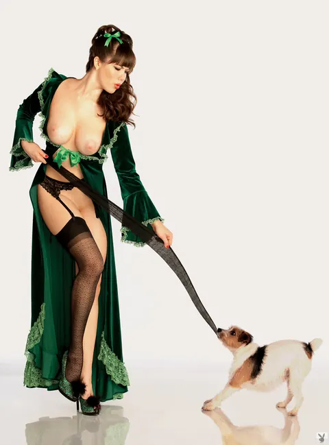 Claire Sinclair: Brunette with Curly Hair Strips Off Her Pinup Costume Outdoors – photo 4 of 16