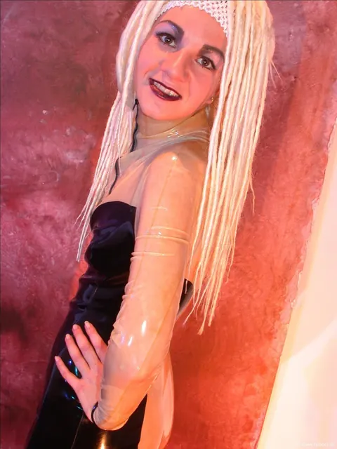 Two Thick Women in Pigtails Pose in Latex and High Heels – photo 15 of 16
