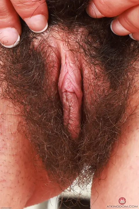 Amber Summer: Petite Latina Brunette Spreads Her Hairy Pussy Open – photo 9 of 21