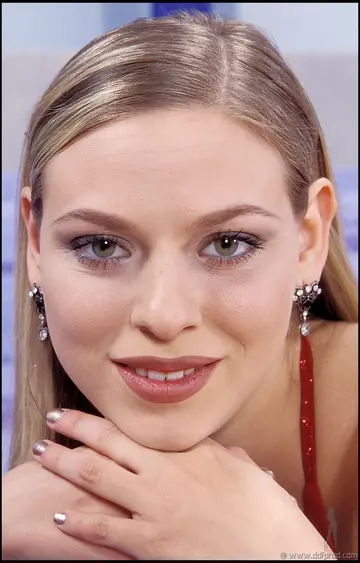 Victoria Swinger – Hungarian Blonde MILF Gives a Blowjob and Takes Anal