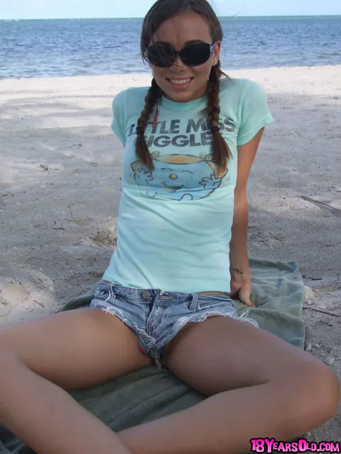 Alexis Capri: Brunette in a Bikini and Shorts Spreads Her Legs on the Beach – photo 4 of 16