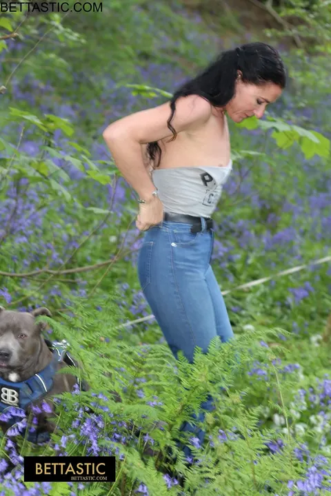 Athletic Brunette MILF Shows Her Fit Body in Jeans Outside – photo 15 of 15