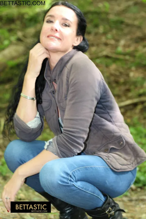 Athletic Brunette MILF Shows Her Fit Body in Jeans Outside – photo 1 of 15