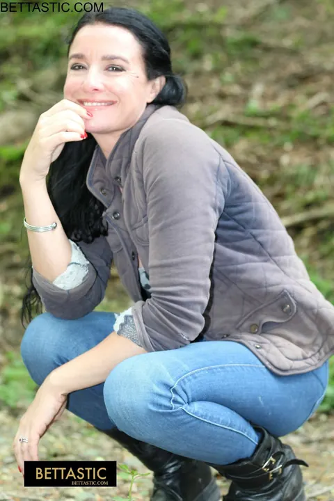 Athletic Brunette MILF Shows Her Fit Body in Jeans Outside – photo 6 of 15