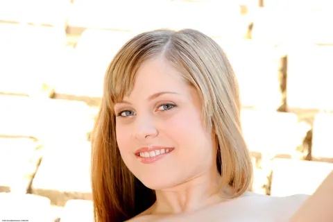 Missy M Gold: Blonde with Small Natural Tits Spreads Her Pussy Outside – photo 17 of 21