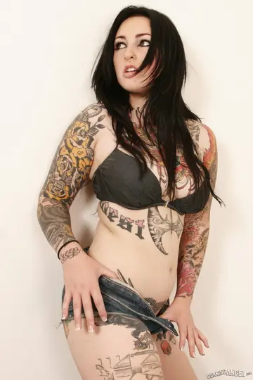 Joanna Angel – Two Tattooed MILFs Undress and Eat Each Other's Pussies