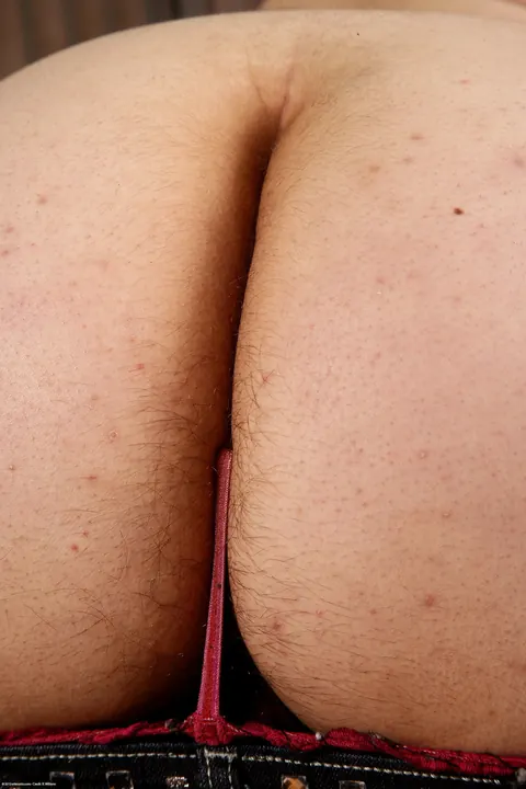 BBW with Short Hair Shows Her Hairy Pussy – photo 7 of 21