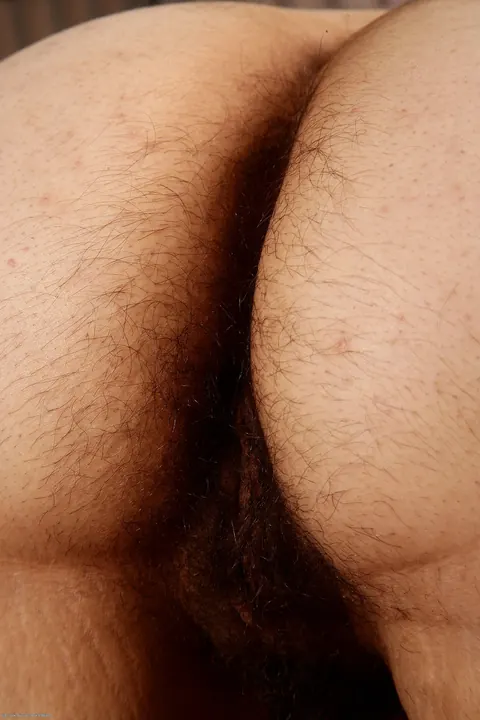 BBW with Short Hair Shows Her Hairy Pussy – photo 20 of 21