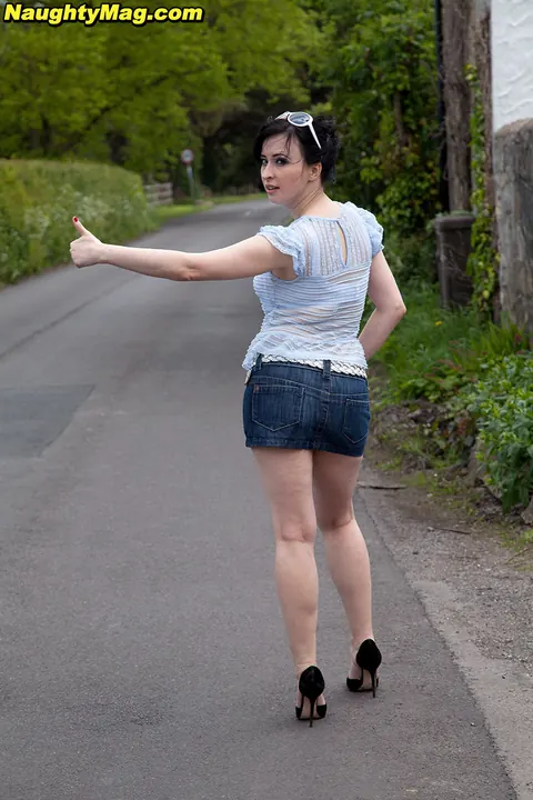 Wanilianna: Thick Pale MILF in a Thong Spreads Her Legs Outdoors – photo 2 of 16