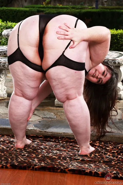 Cece Lachey: Brunette BBW Strips Outdoors and Spreads Her Hairy Pussy – photo 3 of 21