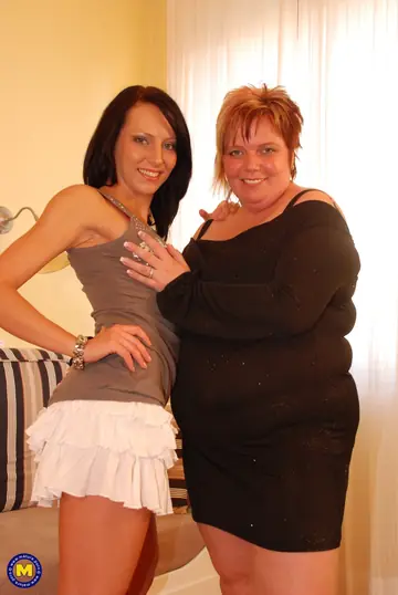 Cathy W – Mature BBW in Lingerie Facesits Skinny Partner and Licks Pussy