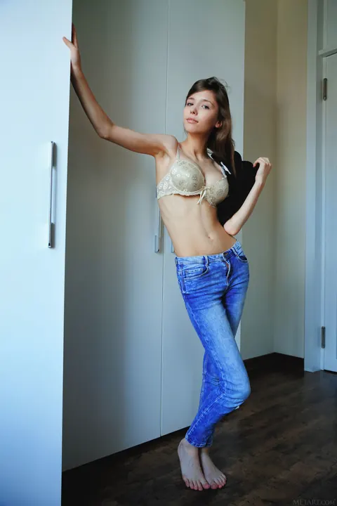 Mila Azul: Slim Brunette Flaunts Her Big Natural Tits Nude – photo 2 of 20