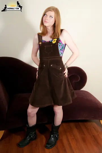 Thick Redhead Trans Woman Masturbates and Shows Her Big Ass