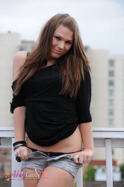 Trans Woman Pulls Down Her Panties and Poses Nude Outdoors – photo 4 of 12