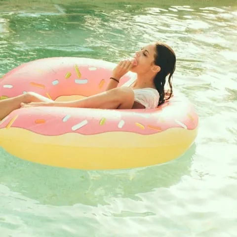 Carolina Abril: Busty Latina Rides Her Partner Cowgirl in the Pool – photo 12 of 14
