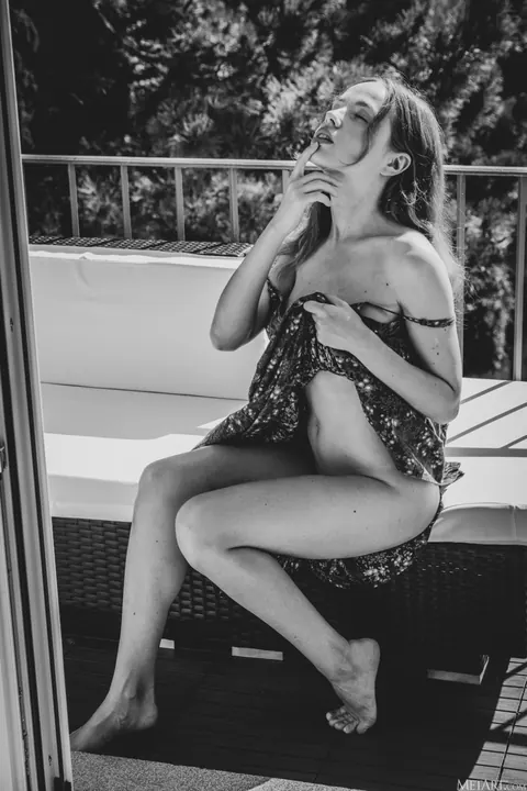 Rinna Ly: Pale Redhead Strips Out of Her Summer Dress – photo 17 of 20