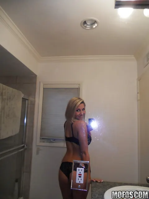 Natalie Vegas: Thick Blonde with Big Tits Strips Off Her Lingerie in the Bathroom – photo 5 of 16