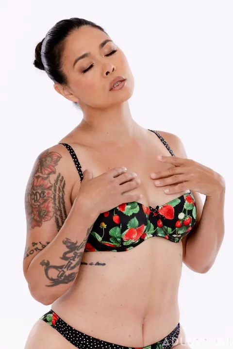 Dana Vespoli: Busty Asian MILF Takes Cock and Strap-On in a Group – photo 5 of 20