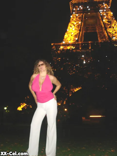 Angel Crisa: Short Curly Blonde with Big Natural Tits and Glasses Exposes Chest – photo 15 of 20