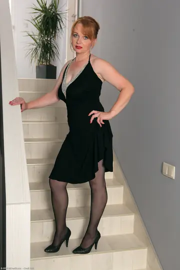 Elisabeth Kardon – Mature Czech Redhead Shows Her Big Natural Tits and Hairy Bush