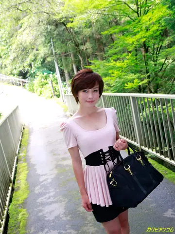 Petite Japanese Woman Shows Her Hairy Pussy and Takes a Creampie Outdoors