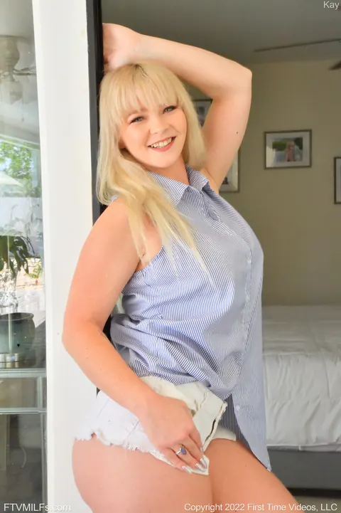 Kay Carter: Thick Blonde MILF in Lingerie and Shorts Shows Off Her Curves – photo 4 of 20