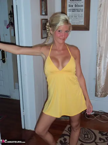 Thick Blonde MILF Strips Off Her Dress to Spread