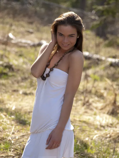 Thick Brunette Spreads Her Hairy Pussy – photo 1 of 21