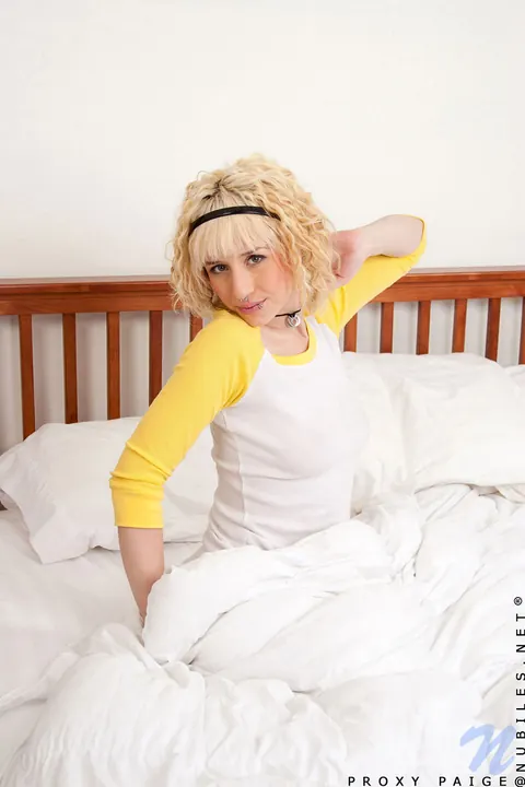 Proxy Paige: Thick Blonde Pulls Down Her Panties and Fingers Herself – photo 2 of 13