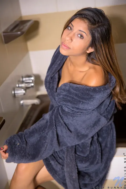 Lola Banny: Petite Latina Brunette Shows Her Shaved Pussy in the Bathroom – photo 3 of 21