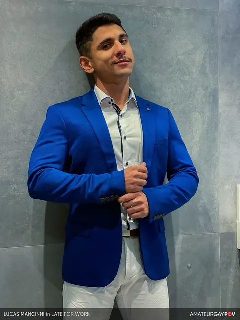 Brazilian Man Strokes His Cock and Uses a Dildo in the Bathroom – photo 9 of 20