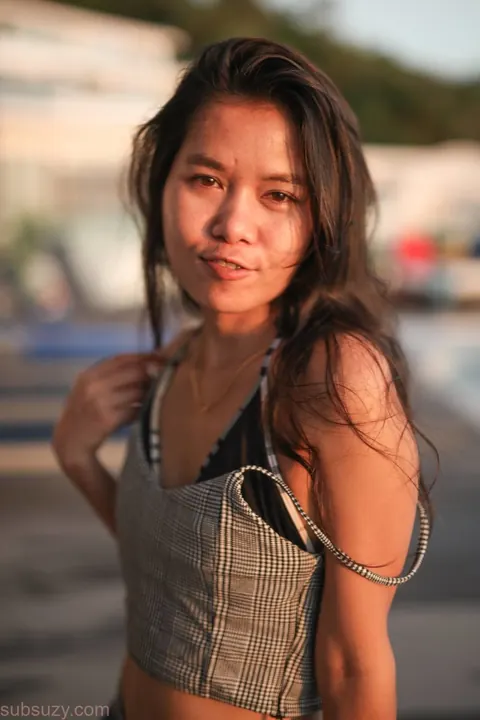 Asian Woman Poses and Shows Her Figure – photo 15 of 15