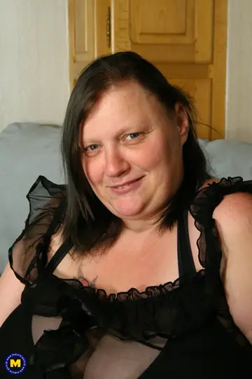 Curvy Mature Blonde Frees Big Tits for Dildo Play